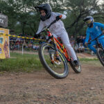 Sejumlah pebalap memacu kecepatan pada kompetisi 1LM BMX Cross kelas MTB Terbuka di Hutan Kota, Palu, Sulawesi Tengah, Minggu (15/9/2024). Kompetisi yang diikuti puluhan peserta itu untuk mengasah kemampuan sekaligus mencari bibit atlet muda berbakat. bmzIMAGES/Basri Marzuki