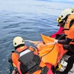 Tima SAR Gabungan jenazah Saprin, penambang yang terseret arus saat melintasi sungai di Desa Labuton, Kecamatan Gadung, Kabupaten Buol, Selasa (25/2/2025). (Foto: Basarnas Palu)