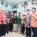 pelaksanaan SNLIK di Kelurahan Pegangsaan 2, Kota Jakarta Utara, DKI Jakarta, Jumat (7/2/2025). (Foto: HO-OJK)