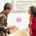 Penyerahan laporan program SEDAYA yang diinisasi oleh Accelerator Lab kepada Kementerian Sosial RI. (Foto: UNDP Indonesia)