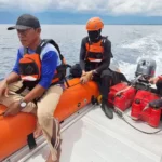 TIm SAR Gabungan melakukan upaya pencarian nelayan yang telah tiga hari melaut tidak kembali di perairan Teluk Tomini, TOjo Unauna, Minggu (9/2/2025). (Foto: basarnas Palu)