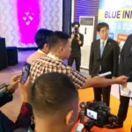 Duta Besar Jepang untuk ASEAN Kiya Masahiko, Wakil Sekretaris Jenderal untuk Masyarakat Ekonomi ASEAN Satvinder Singh, dan Kepala Perwakilan UNDP Indonesia Norimasa Shimomura dalam sesi doorstop, di Jakarta, Rabu (19/2/2025). (Foto: Roy Prasetyo)