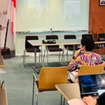 Kepala PBB di Indoneisa, Gita Sabharwal menyamapaikan pidato pada konferensi pers Hari Perempuan Internasional 2025 di jakarta, Kamis (6/3/2025). (Foto: UNIC)