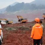 Upaya pencarian korban longsor di kawasan pertambangan PT Miki di IMPI Morowali, Rabu (26/3/2025). (Foto: Basarnas Palu)
