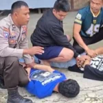 Petugas menangkap dua bersaudara yang membunuh ayah kandungnya sendiri di Morowal;i Utara, Selasa (1/4/2025). (Foto: Humas Polres Morowali Utara)