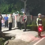 Personel Polres Sigi pada pengamanan ibadah Jumat Agung di Sigi, Jumat (18/4/2025). (Foto: Humas Polres Sigi)