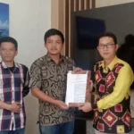 Penyerahan SK pengakuan sebagai Masyarakat Hukum Adat dari Pemkab Sigi. (Foto: Karsa)