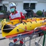 Evakuasi korban pada simulasi bencana gempa bumi di Kantor Wali Kota Palu, Kamis (15/5/2025). (bmzIMAGES/Basri Marzuki)