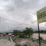 Jembatan gantung di Desa Kalukubula yang sedang dalam proses perampungan, Rabu (11/6/2025). (bmzIMAGES/Basri Marzuki)