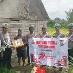 Jajaran Polres Banggai bagikan sembako menyambut Hari Bahayangkara di Luwuk, Banggai, Selasa (24/6/2025). (Foto: Huas Polres Banggai)