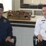Bupati Donggala, Vera Laruni (kiri) bersama Ketua FKUB Sulteng, Prof Zainal Abidin di ruang kerja Bupati Donggala, Rabu (11/6/2025). (Foto: FKUB Sulteng)