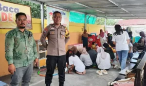 Bripka Reply di Taman Baca Napande di Kelurahan Baiya, Palu. (Foto: Humas Polresta Palu)