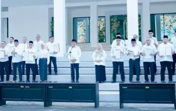 Gubernur dan Wakil Gubernur Sulteng memimpin Apel Gabungan di halaman Kantor Gubernur Sulteng, Jumat (20/2/2026). (©Humas Pemprov Sutleng)