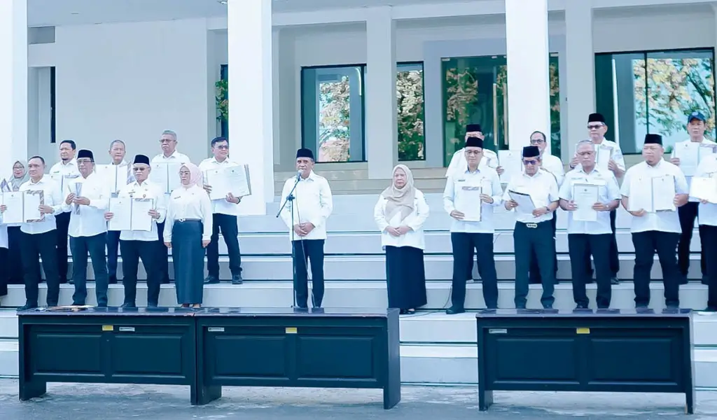 Gubernur dan Wakil Gubernur Sulteng memimpin Apel Gabungan di halaman Kantor Gubernur Sulteng, Jumat (20/2/2026). (©Humas Pemprov Sutleng)