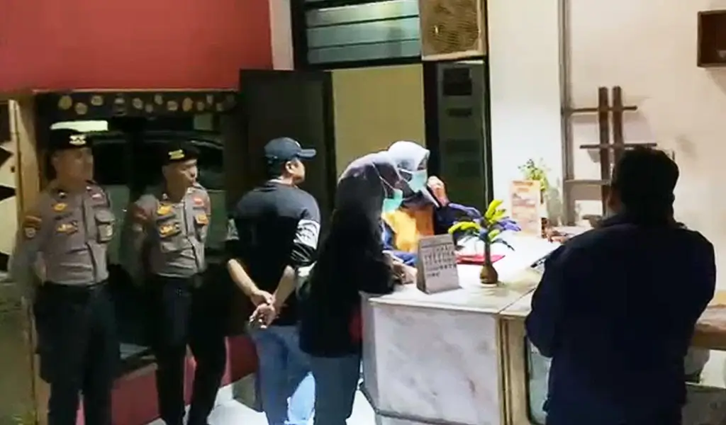 Razia di salah satu penginapan di Kota Palu, Jumat (20/2/2026). (©Humas Polda Sulteng)