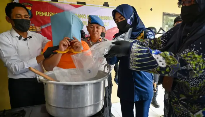 Polresta Palu Musnahkan Hampir 2 Kilogram Sabu