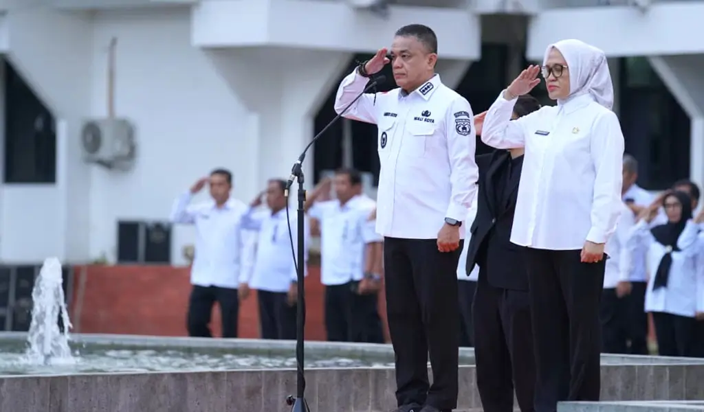 Wali Kota Palu Hadianto Rasyid dan Sekda Kota Palu Irmayanti pada Apel Bersama Pemkot Palu di Palu, Jumat (10/4/2026). (©Prokopim Setda Kota Palu/Jufri)